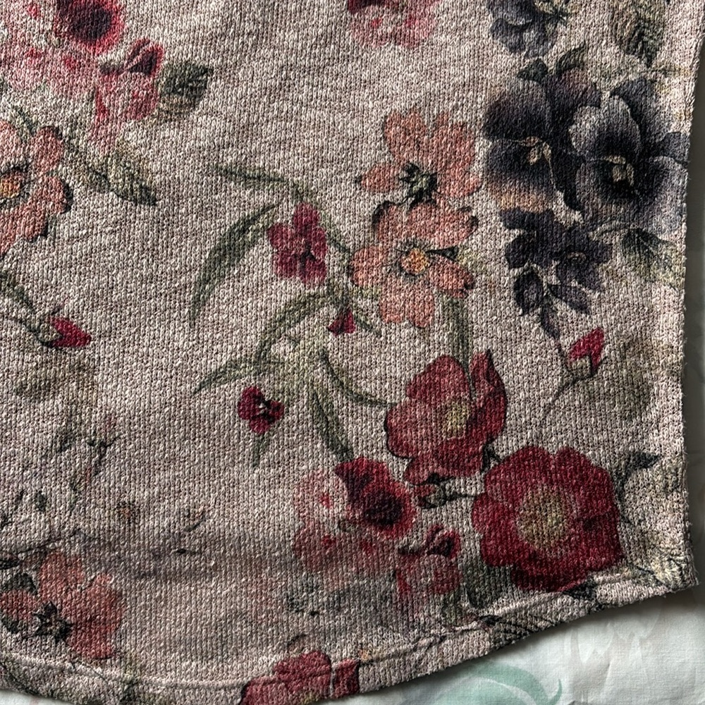 Spring time Floral Knit Sweater - Picture 4 of 5